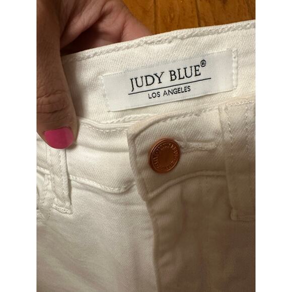 Judy Blue White Cutoff Denim Shorts Size 5/27 - Picture 4 of 9